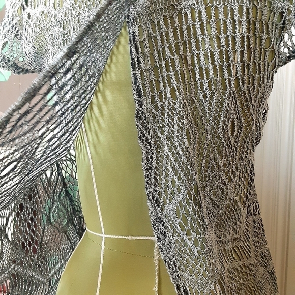 BELLA D Open Knit Pullover Top Open Back Size Medium - Picture 9 of 12